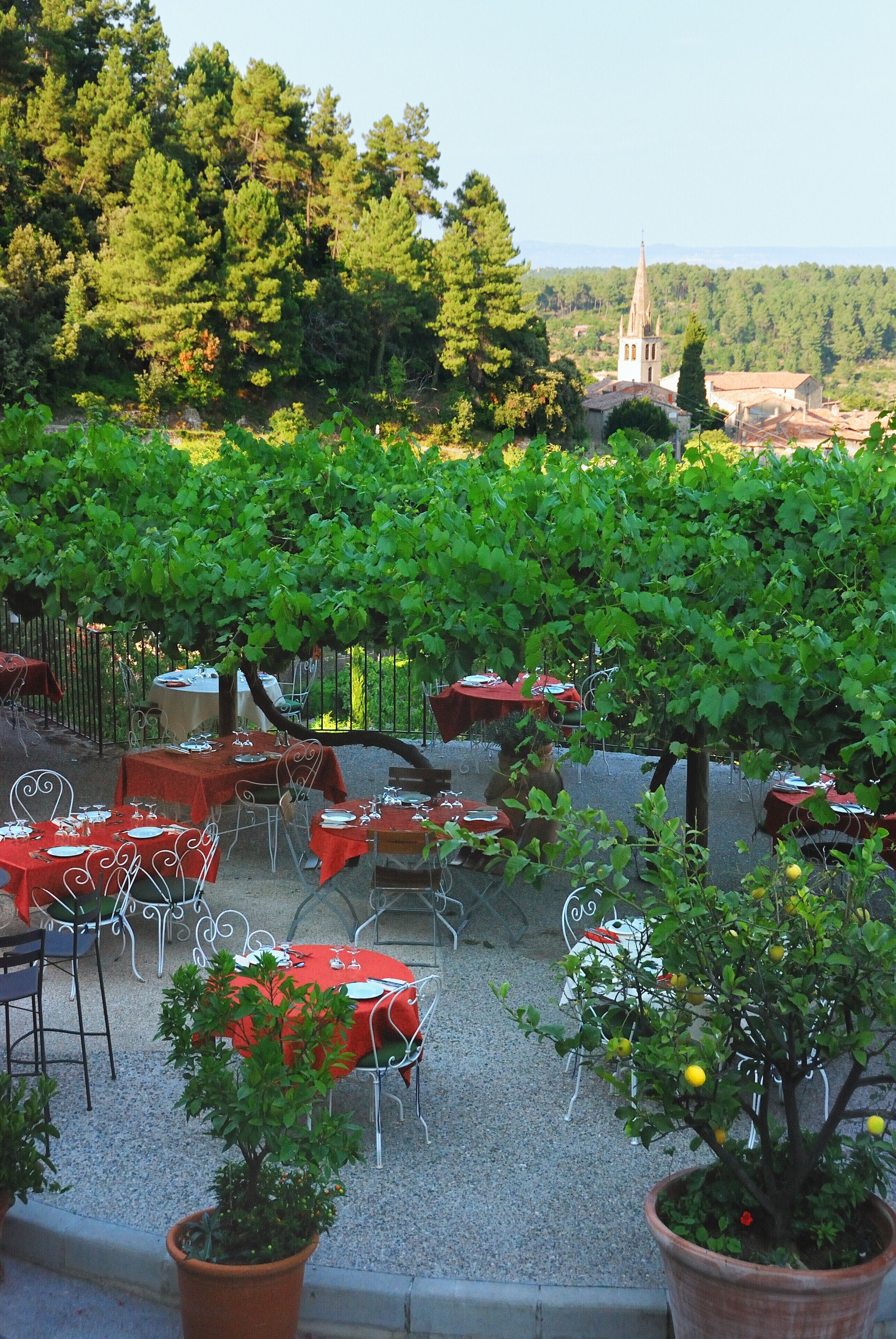 Déjeuner et dîner servis sur place