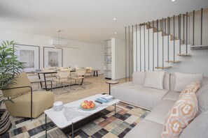 Luksushuoneisto, 2 makuuhuonetta (VI) | Olohuone | Älytelevisio