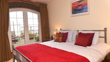 Apartment | 2 bedrooms, individually decorated, individually furnished, desk