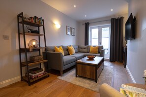 Cottage, Private Bathroom | Lounge - Silverdale Mews (Eastbourne)