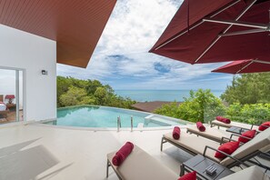 3-Bedroom Villa with Sea View | Uitzicht op strand/zee