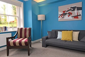 Apartment, 2 Bedrooms | Living area