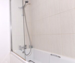 Appartement, 2 slaapkamers | Badkamer | Gratis toiletartikelen, een haardroger, handdoeken, zeep