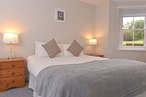 2 chambres, fer et planche à repasser, lits bébé (gratuits)