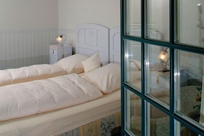Comfort Double Room | Hypo-allergenic bedding, desk, blackout curtains, free WiFi