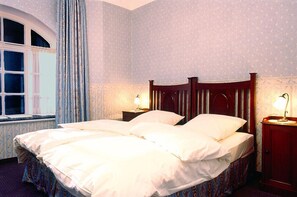 Comfort Double Room | Hypo-allergenic bedding, desk, blackout curtains, free WiFi - Hotel Buchenhof (Worpswede)