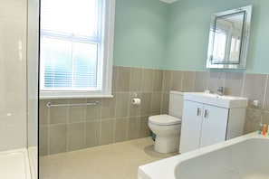 House, 2 Bedrooms | Bathroom