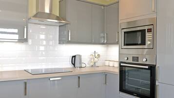 Apartment, 4 Bedrooms, Sea View | Private kitchen | Full-size fridge, microwave, oven, stovetop
