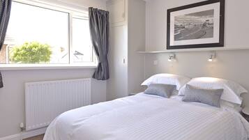 Apartment, 4 Bedrooms, Sea View | 4 bedrooms, individually decorated, individually furnished