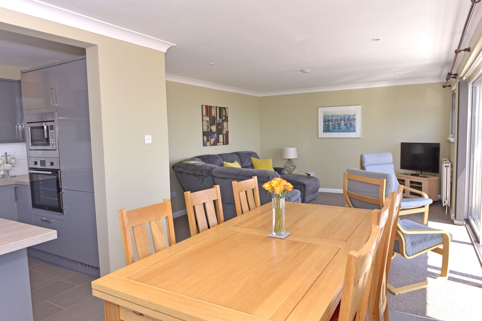 Apartment, 4 Bedrooms, Sea View | In-room dining