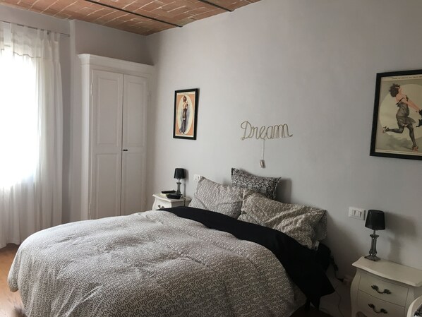 1 chambre, bureau, Wi-Fi, draps fournis