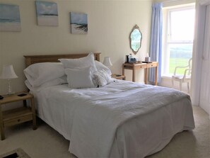 Double Room | Individually decorated, individually furnished, blackout drapes - The Burrows Bed and Breakfast (Pembroke)