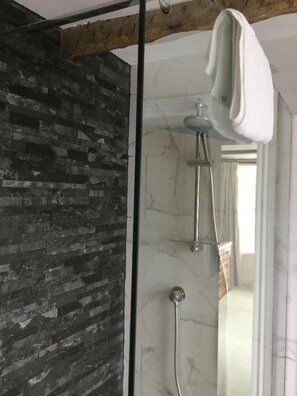 Deluxe Double Room | Bathroom shower - The Burrows Bed and Breakfast (Pembroke)