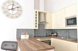 Apartment, 3 Bedrooms | Private kitchen | Fridge, microwave, oven, stovetop