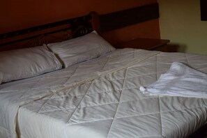 Double Room | Desk, bed sheets - Klub Lii Hotel (Thika)