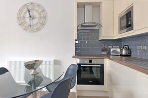 Apartment, 3 Bedrooms | Private kitchen | Fridge, microwave, oven, stovetop - Bicknell House Lascelles Penthouse (Eastbourne)