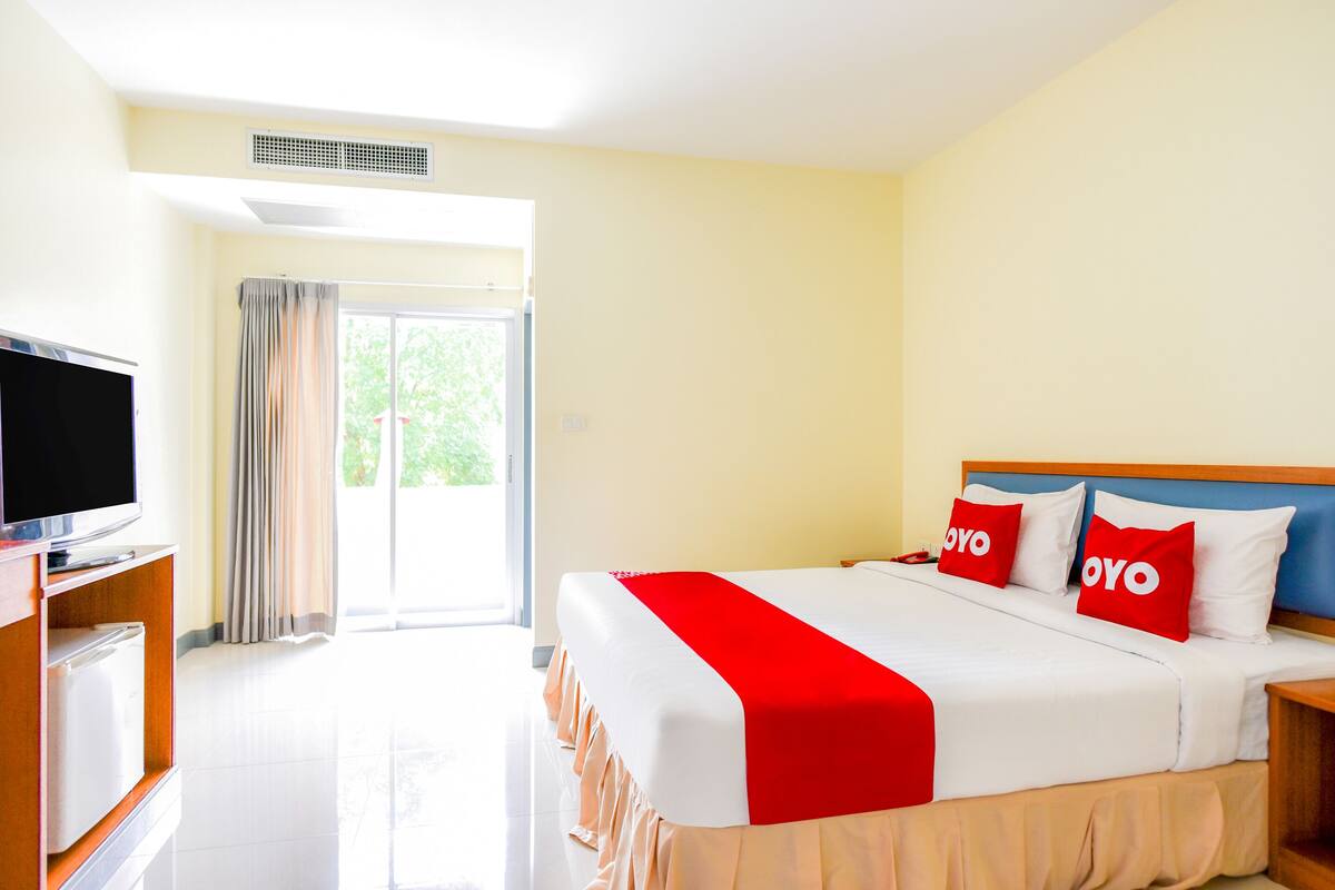 Minibar, in-room safe, desk, blackout curtains