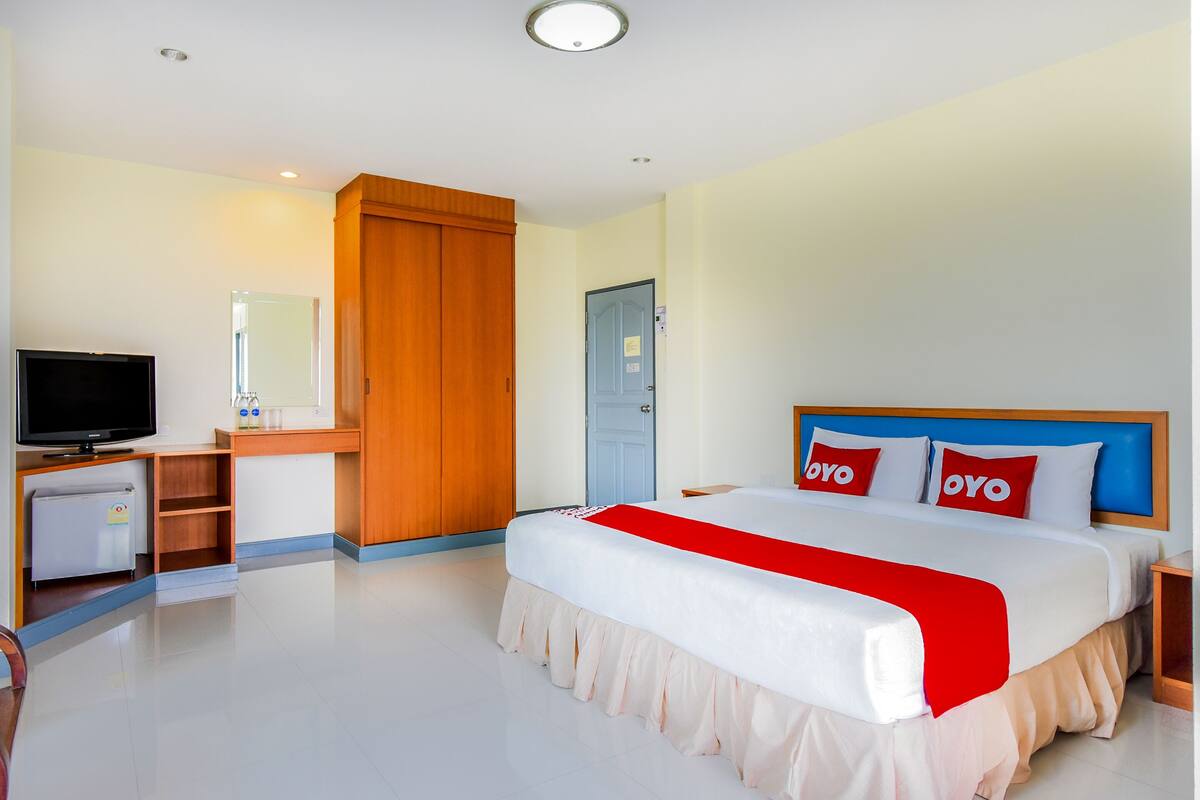 Minibar, in-room safe, desk, blackout curtains