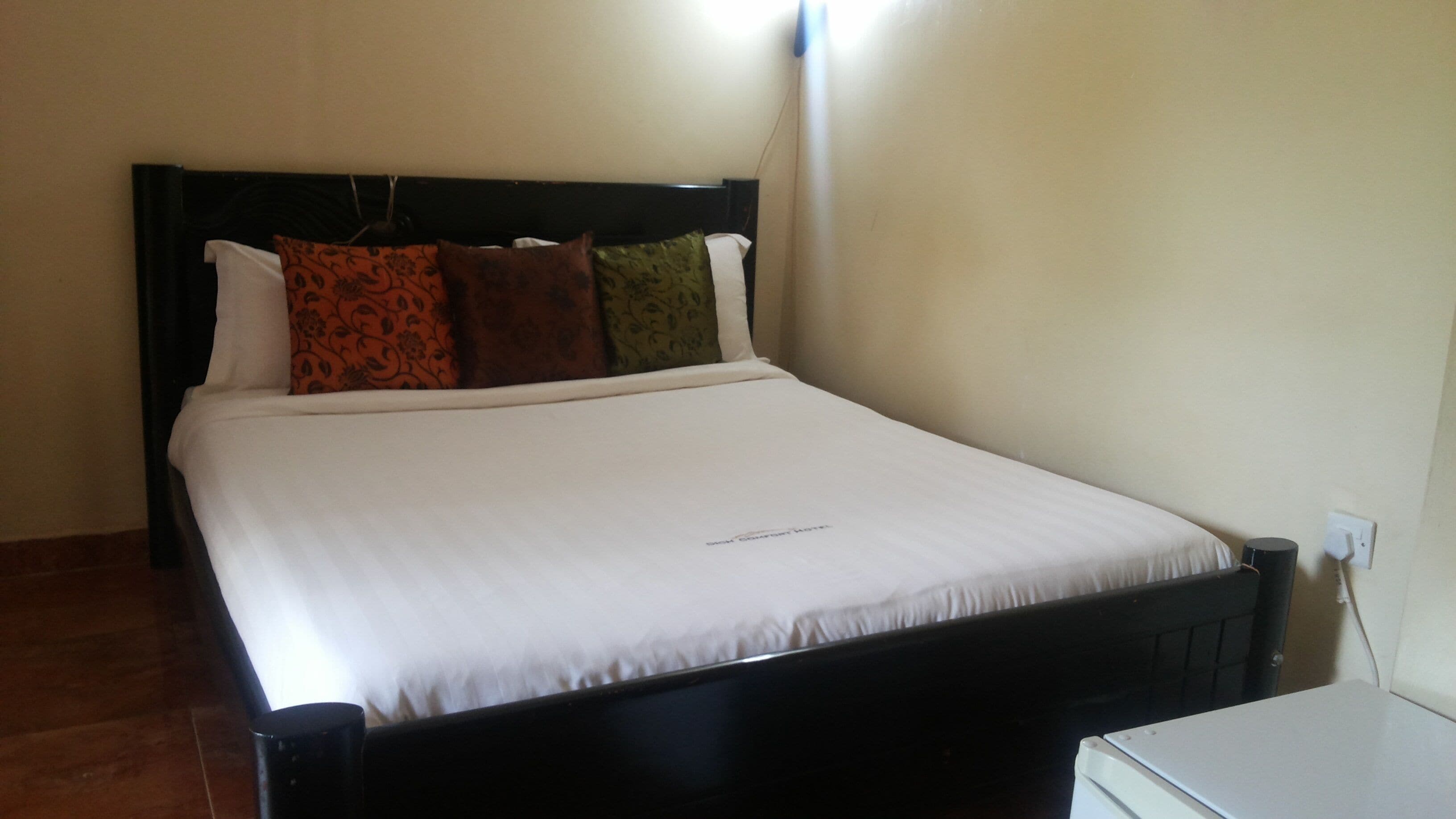 Minibar, escritorio, sistema de insonorización y wifi gratis 