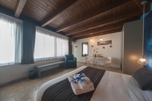 Superior Triple Room (Suite View) | In-room safe, blackout curtains, free WiFi, bed sheets - La Cattedrale dai Tetti (Trani)
