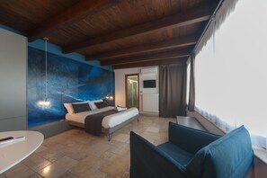 Superior Triple Room (Suite View) | In-room safe, blackout curtains, free WiFi, bed sheets - La Cattedrale dai Tetti (Trani)