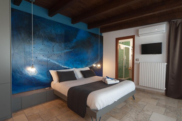 Superior Triple Room (Suite View) | In-room safe, blackout drapes, free WiFi, bed sheets - La Cattedrale dai Tetti (Trani)