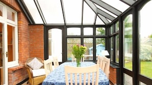 House, 4 Bedrooms | In-room dining - Arlington House (Eastbourne)