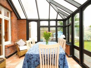 House, 4 Bedrooms | In-room dining - Arlington House (Eastbourne)