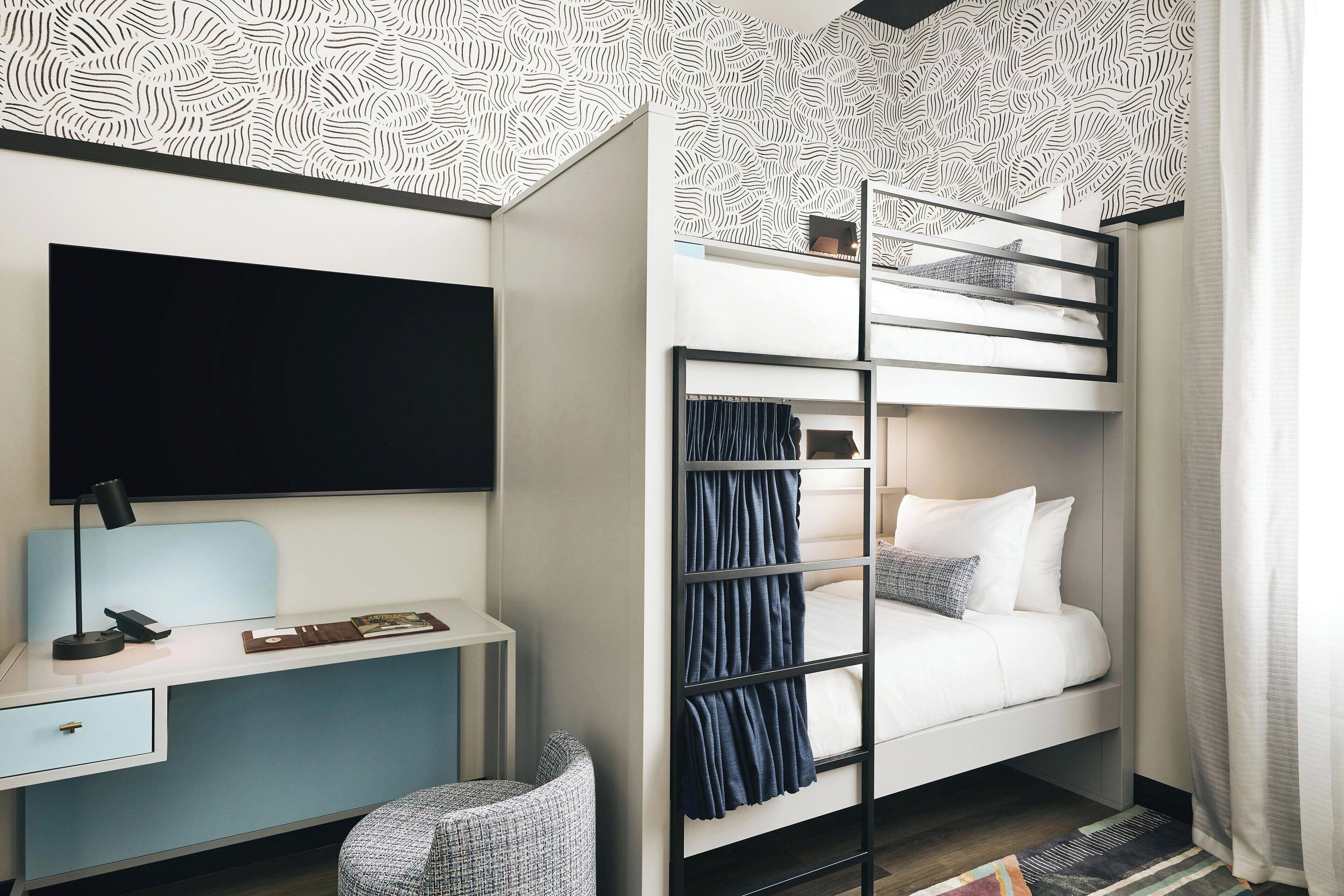 1 bedroom, down duvets, desk, laptop workspace