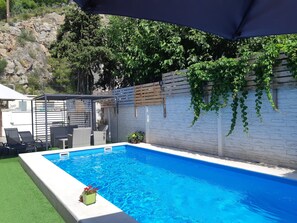 Outdoor pool, pool loungers