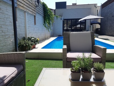 Edard's Great House - Paradise 300m from the sea. Spacious game room.