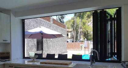 Edard's Great House - Paradise 300m from the sea. Spacious game room.