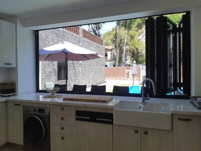 Edard's Great House - Paradise 300m from the sea. Spacious game room.