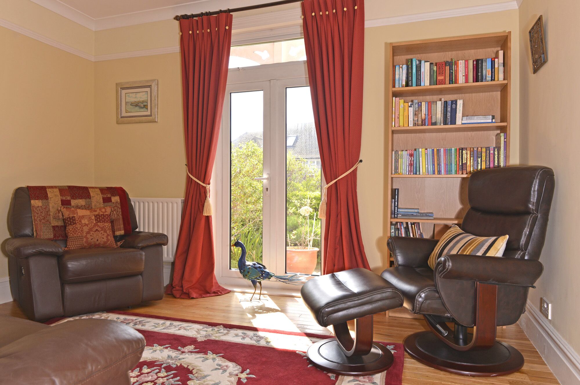 House | Living room | Flat-screen TV, DVD player