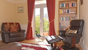 House | Living room | Flat-screen TV, DVD player - Seahorse Villa (Seaford)