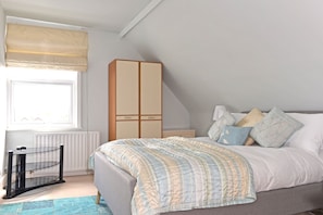 6 chambres, décoration personnalisée, ameublement personnalisé, bureau
