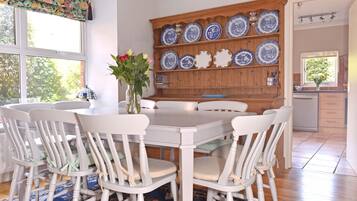 House | In-room dining