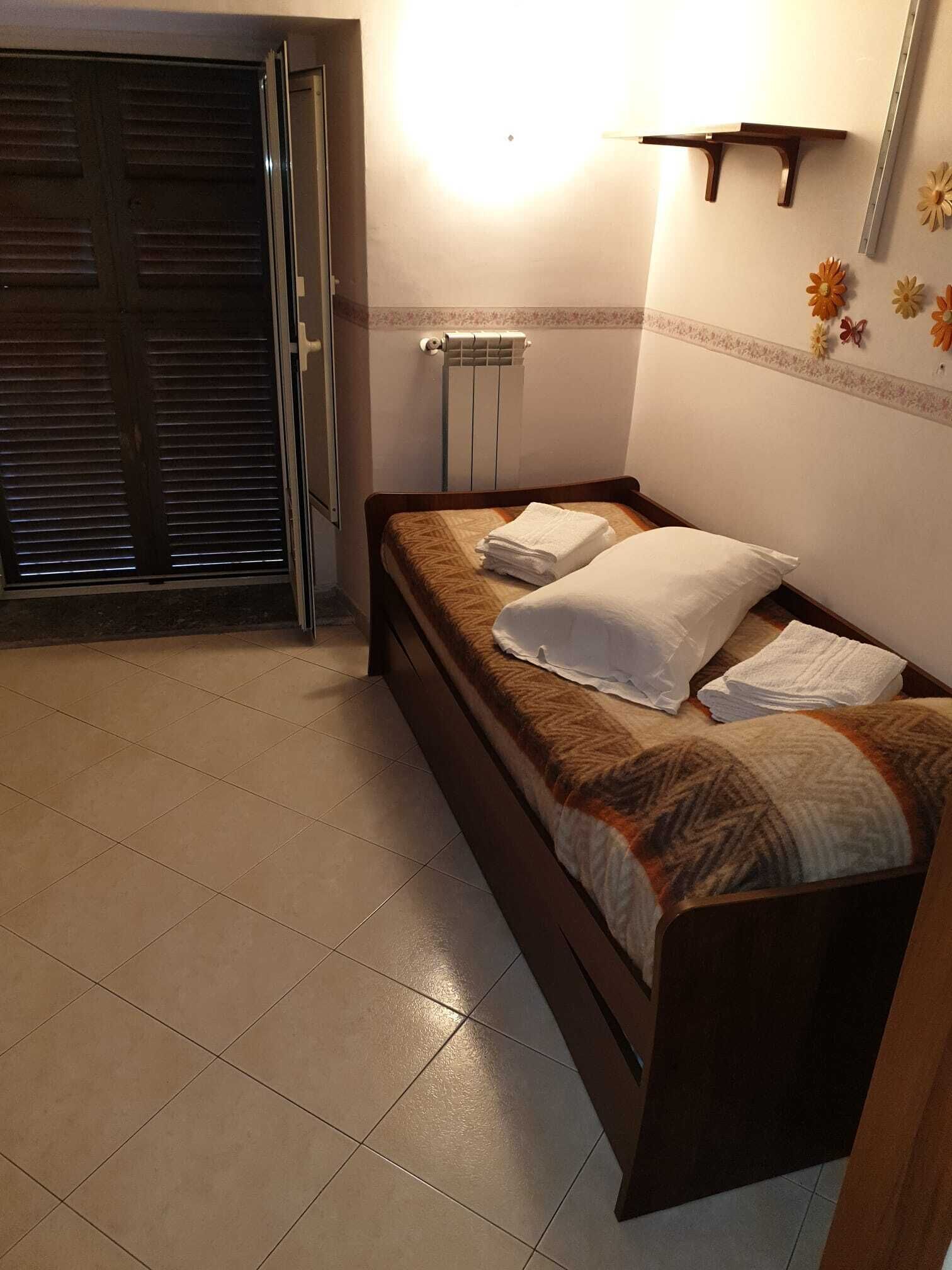 3 عدّة غرف نوم وواي فاي وملاءات أسرّة