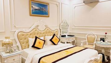 Minibar, caja de seguridad en la habitación y escritorio