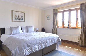 House, 6 Bedrooms, Sea View | 6 bedrooms, individually decorated, individually furnished, desk - Wellington Quay (Eastbourne)