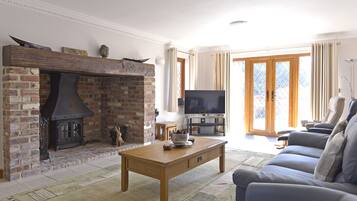 House, 6 Bedrooms, Sea View | Living area | Flat-screen TV, fireplace, DVD player