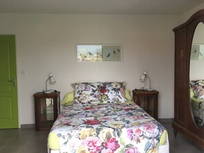 4 habitaciones, tabla de planchar con plancha, wifi y ropa de cama 