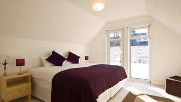 House, Multiple Bedrooms | 8 bedrooms, iron/ironing board, free cots/infant beds, free WiFi