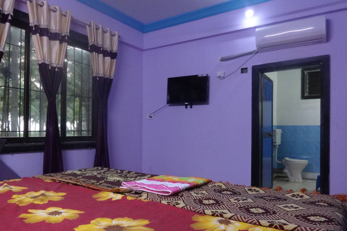 Trang trí khác biệt, trang bị nội thất với thiết kế riêng biệt, bàn