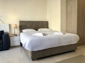 Studio | Iron/ironing board, free WiFi, bed sheets - InCity El Metro 101, Deluxe Studio (Thessaloniki)