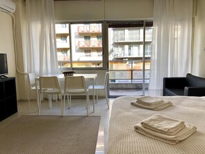 Studio | Iron/ironing board, free WiFi, bed sheets - InCity El Metro 101, Deluxe Studio (Thessaloniki)