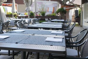 Breakfast, lunch, dinner served; international cuisine, garden views