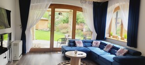 Apartemen | Area keluarga | Televisi layar datar 40-inci dengan saluran TV kabel dan TV