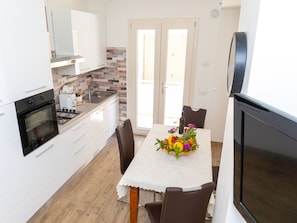 Fridge, oven, stovetop, dishwasher - Sicily Bedda vacation home, apartment in the city center and a stone's throw from the sea! (Pozzallo)