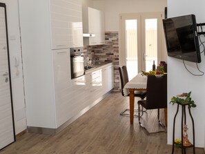 Réfrigérateur, four, plaque de cuisson, lave-vaisselle